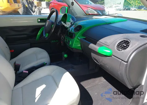 2008 Volkswagen New Beetle Black Tie Edition/Triple White from USA, damaged, VIN 3VWFG31C88M516077